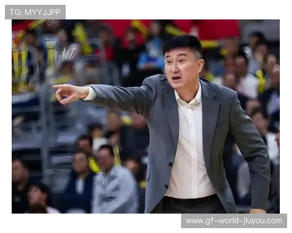 杜锋钦点锋线强援加盟，广东再掀冲击总决赛热潮，杜锋冲进场内